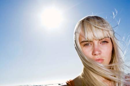 időjárás hatása a hajra hajápolás nyáron nap hatása a hajra UV hatása a hajra szél hatása a hajra hideg hatása a hajra hajhullás kopaszodás töredezett haj  hajápolás hajbeültetés