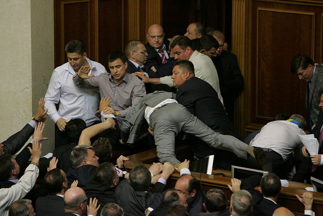 pofon ukrán parlament ukrajna politika verekedés