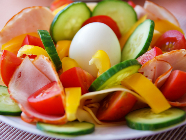 közös étkezés egészséges étel zöldségek egészség reggeli