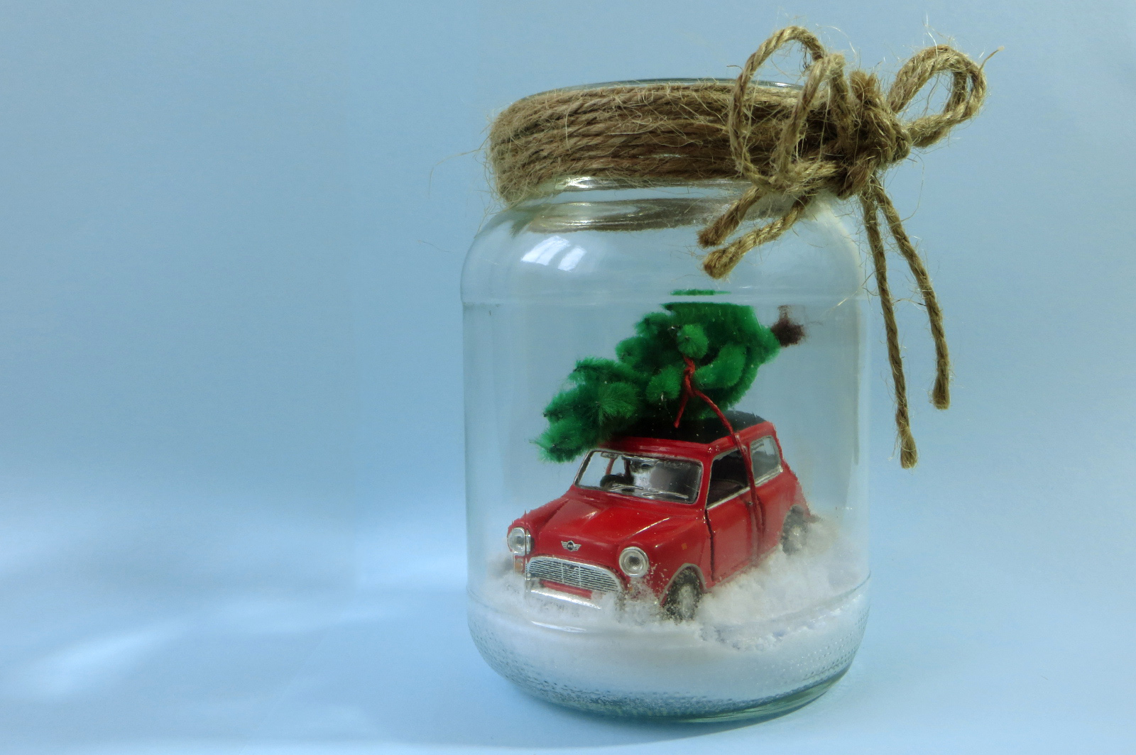 asztaldísz dekoráció DIY gyerekekkel egyszerű gyors tél autó játék kreatív ötletek befőttesüveg havas