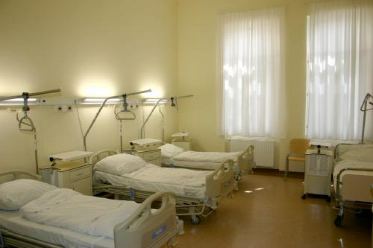 szülőszoba kórház magánklinika otthonszülés szülés