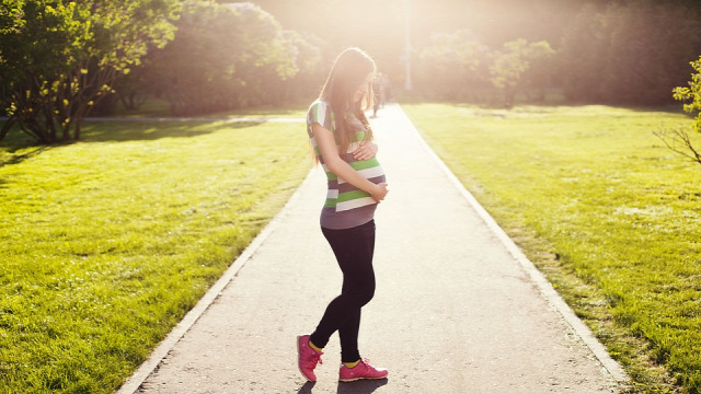 terhesség második trimeszter étvágy hízás libidó babamozgás baba neme büszkeség torna jóga szülésfelkészítő