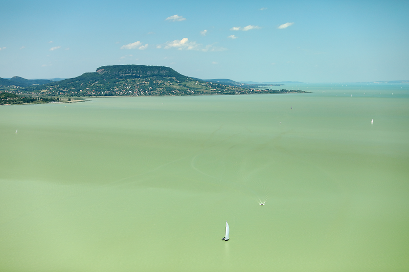 50. Kékszalag Erste Nagydíj  Kékszalag  verseny  Balaton  rajt  Balatonfüred  időjárás  szabály  engedély  jogosítvány  hajóvezeté  2018. július 26.  Magyar Vitorlás Szövetség  szabályok 