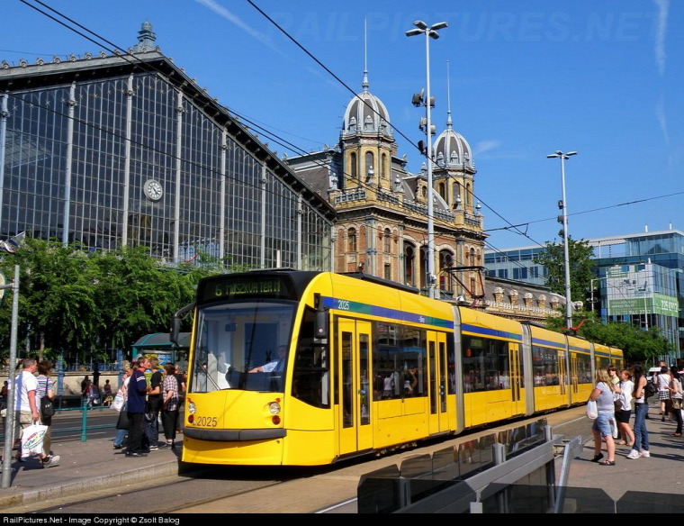 gördülő történetek autóbusz villamos troli metró vezetők utasok BKK VT Arriva tömegközlekedés közlekedési reality