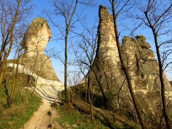 Mecsek Barna-kő Apáca-szikla és Barát-szikla Hubertlaki-tó Hubertus legenda Misztikus Közeli Magyarország kirándulás kultúra utazás