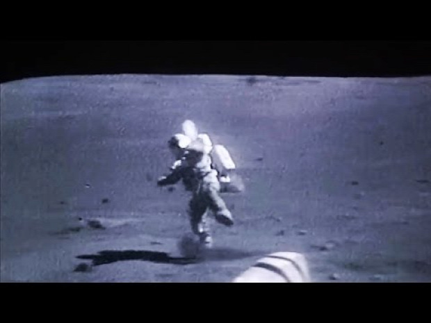 űrhajós  Hold esés gravitáció