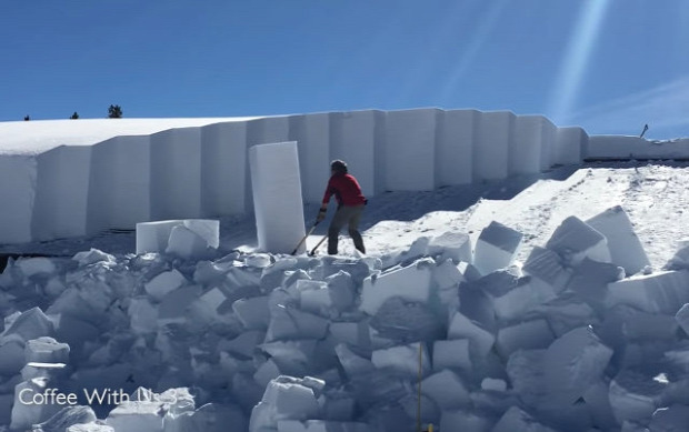 Yellowstone Park épület tető hó takarítás