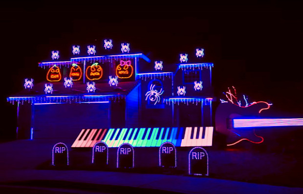 Halloween ház kivilágítás zene
