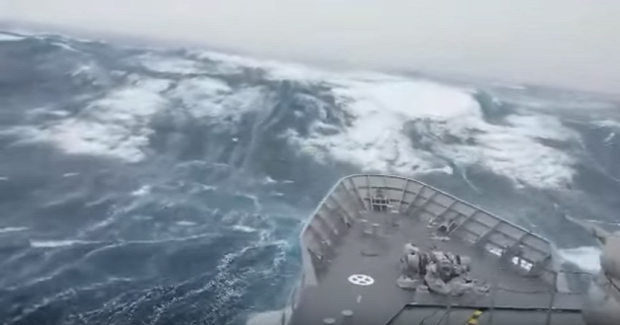 óceán vihar hajó