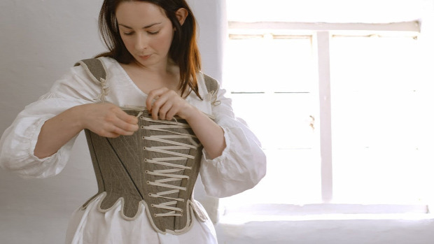 XVIII. század angol munkásnő viselet öltö9zet öltözés
