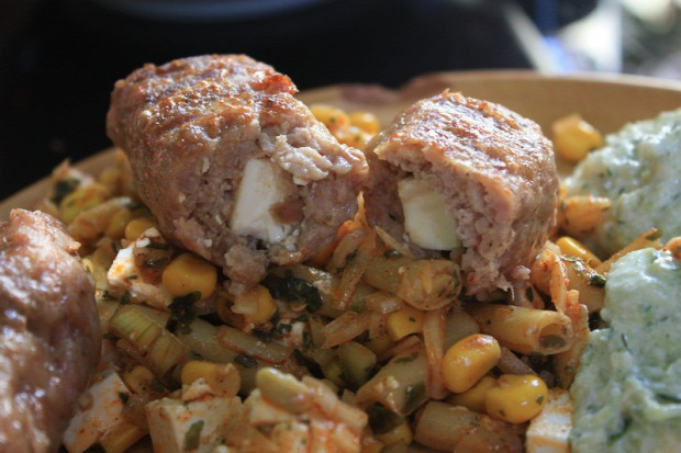 recept főétel melegétel húsétel görög húspogácsa fasirt feta