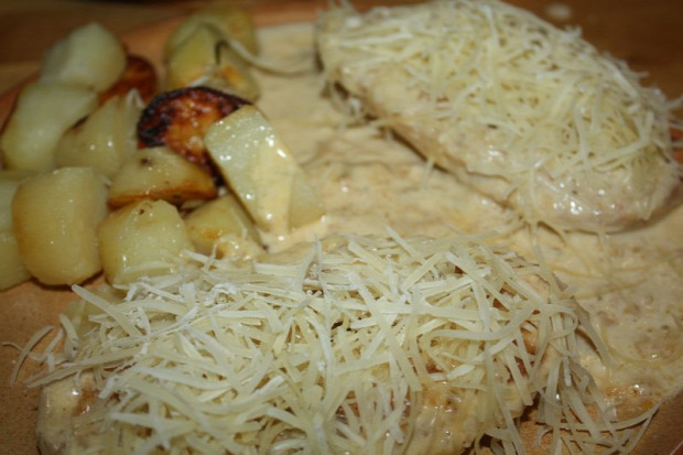 recept melegétel főétel húsétel csirke fokhagyma bor sajt