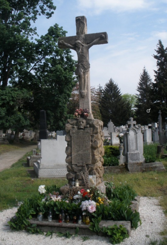 alsóvárosi temető kereszt kőkereszt