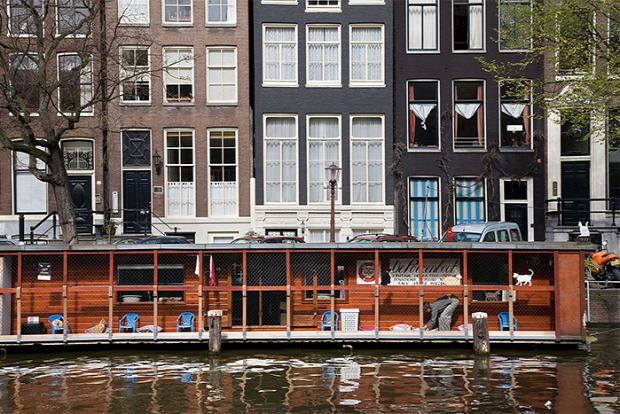 Hallandia Amszterdam hajó menhely