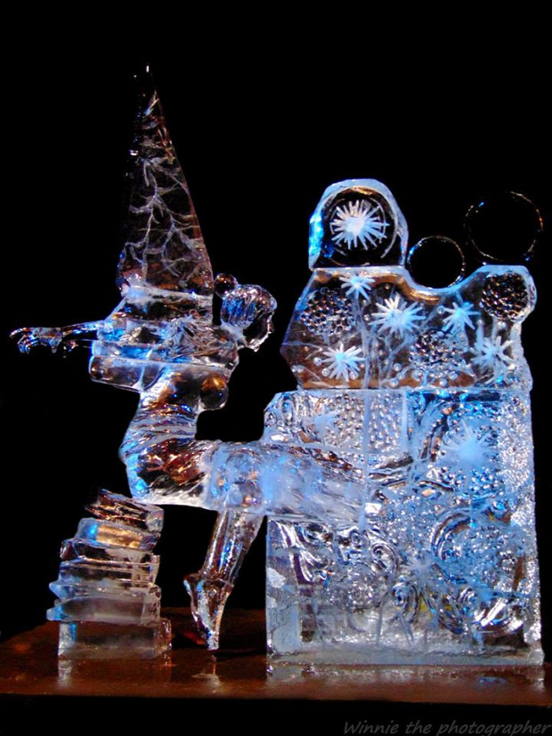 A világ érdekes Lengyelország Poznan jég szobrász szobor fesztivál faragás