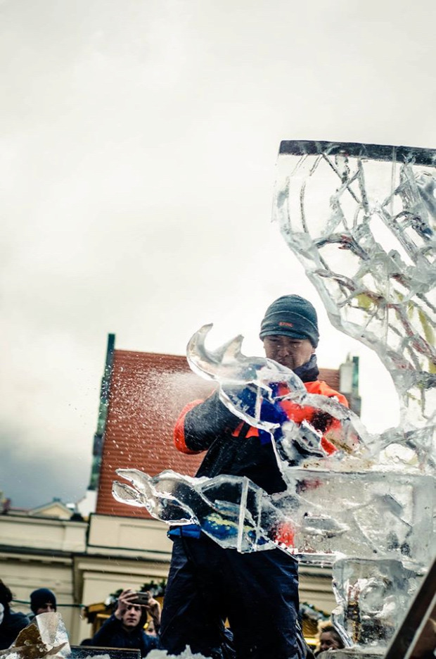 A világ érdekes Lengyelország Poznan jég szobrász szobor fesztivál faragás