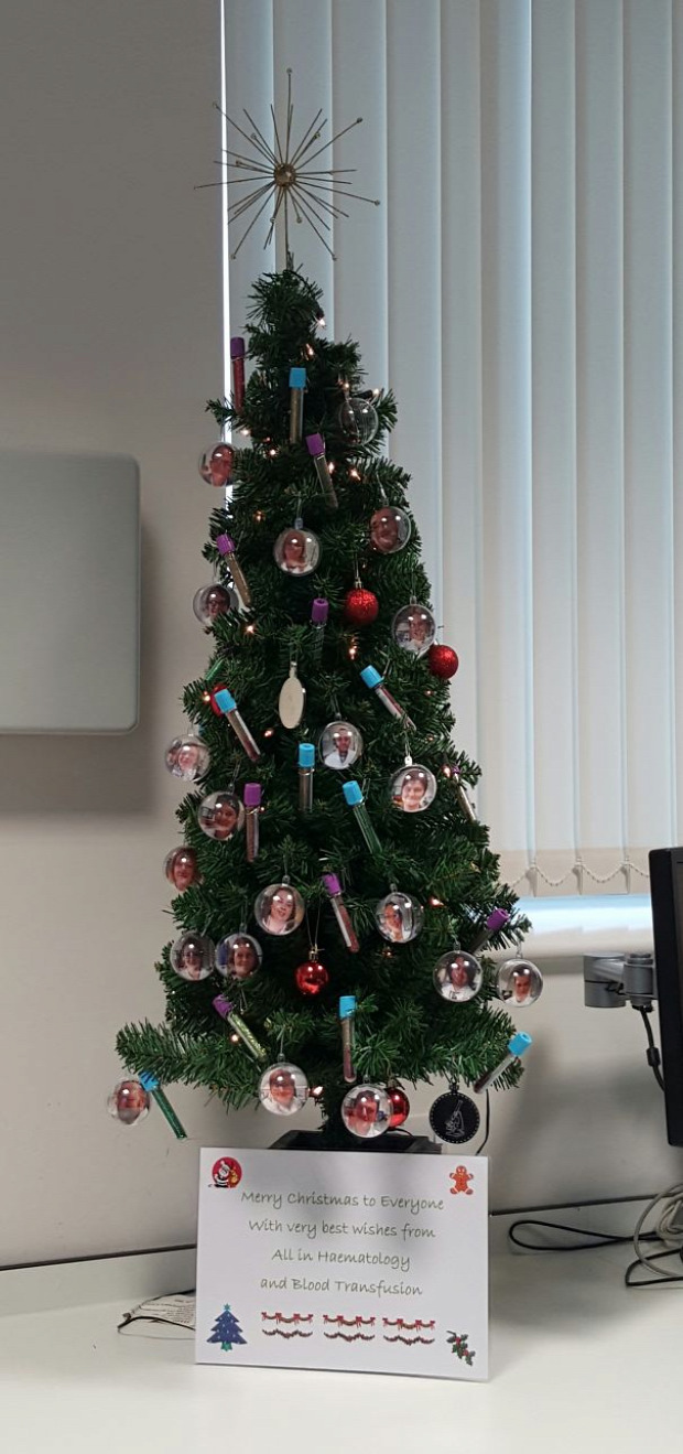 A világ érdekes kórház karácsony dekoráció karácsonyfa