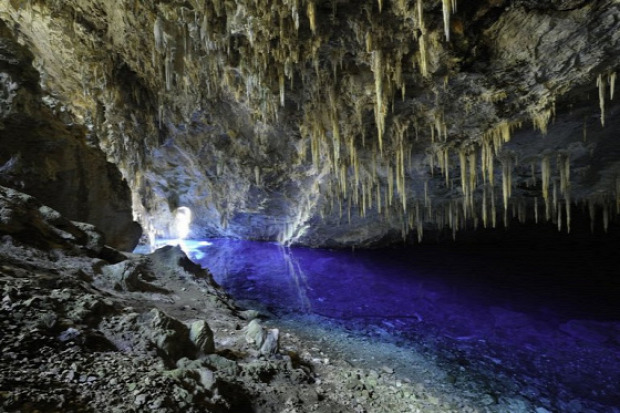 A világ érdekes Brazília Mato Grosso kék-tó barlang Csepkő