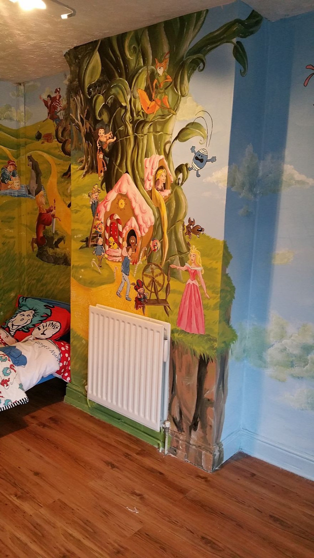 A világ érdekes gyerek szoba Disney festés