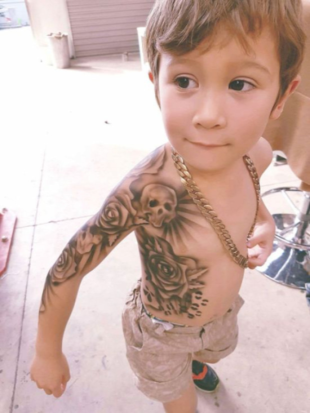 A világ érdekes beteg gyerek tetoválás festés