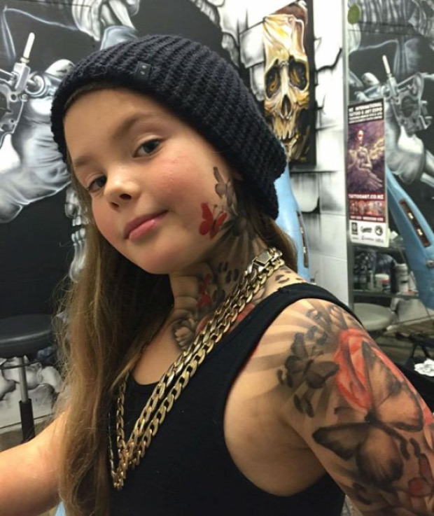 A világ érdekes beteg gyerek tetoválás festés