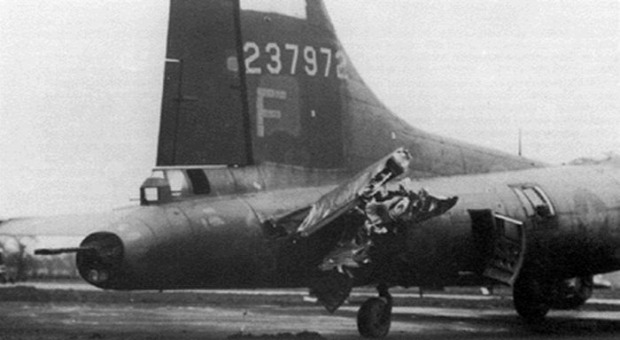 A világ érdekes világháború második B-17 repülő erőd bombázó