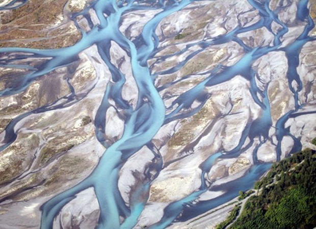 A világ érdekes folyó fonott meder sziget