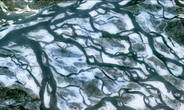 A világ érdekes folyó fonott meder sziget