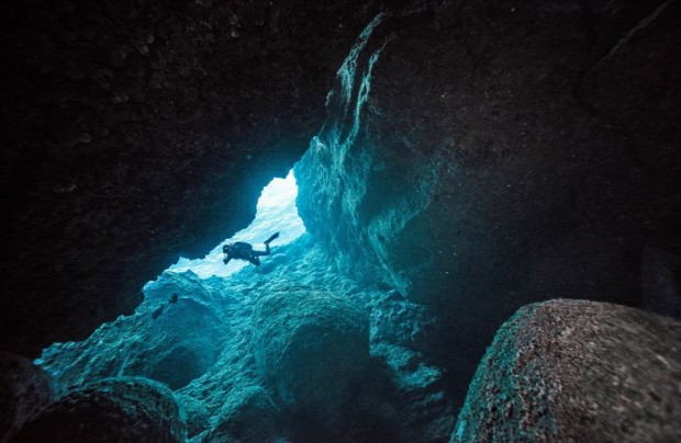 A világ érdekes búvár barlang