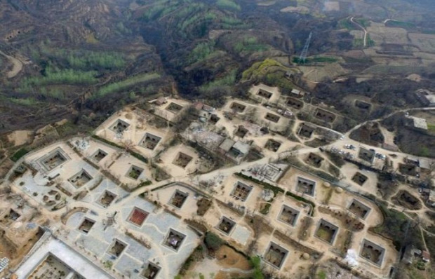 A világ érdekes Kína Hunan Sanmenhi föld alatti lakás
