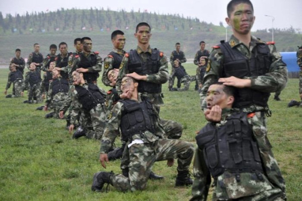 A világ érdekes Kína hadsereg katona kiképzés