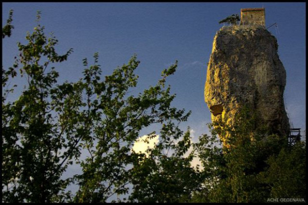 A világ érdekes Grúzia templom szikla