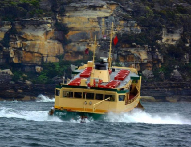 Sydney kikötő komp vihar óriás hullám