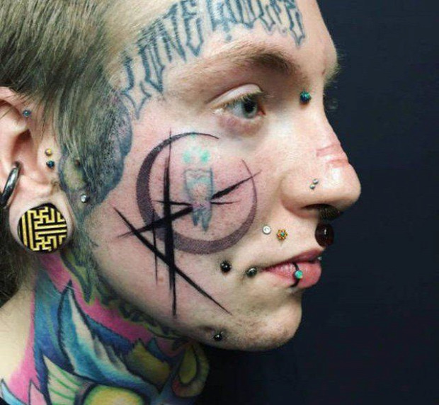A világ érdekes ijesztő tetoválás testmódosítás