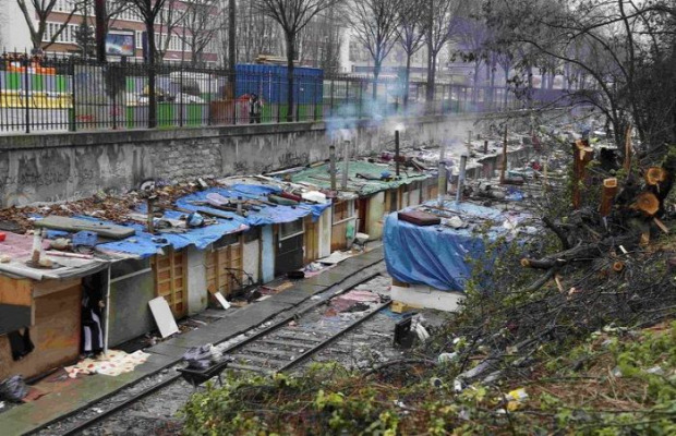 A világ érdekes Párizs tábor vasút roma