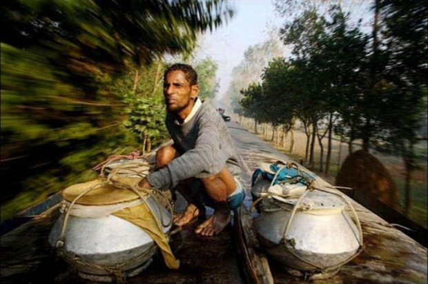 Bangladesh vonat vasút tömeg vonatugrálók