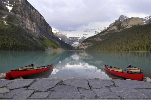 A világ érdekes Kanada szálló gleccser tó