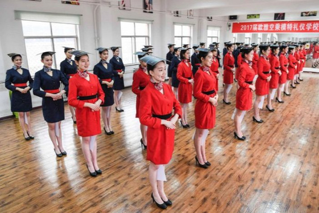 A világ érdekes Kína stewardess légiutas-kísérő iskola