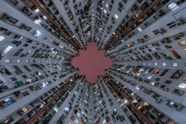 A világ érdekes Hong Kong város nyomasztó szürreális tömeg zsúfolt