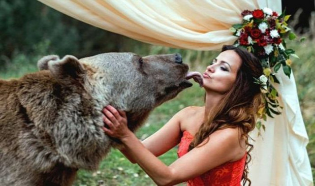 A világ érdekes Oroszország Szibéria esküvő medve