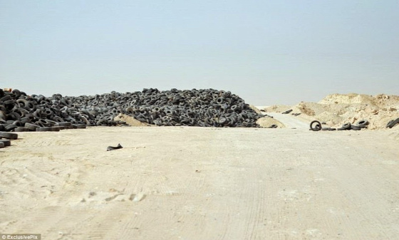 A világ érdekes Kuvait gumi temető szemét