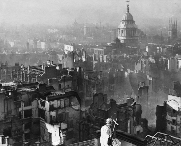 A világ érdekes időmontázs bombázás 1941 London