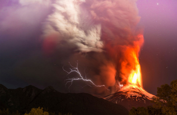 A világ érdekes vulkán Chile Calbuco por láva villám