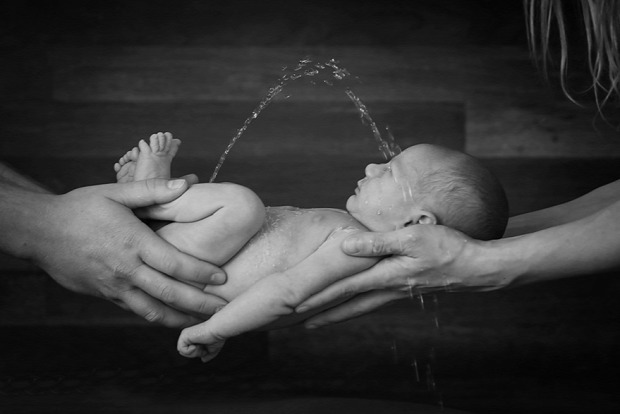 A világ érdekes baba újszülött fotózás pisi kaki