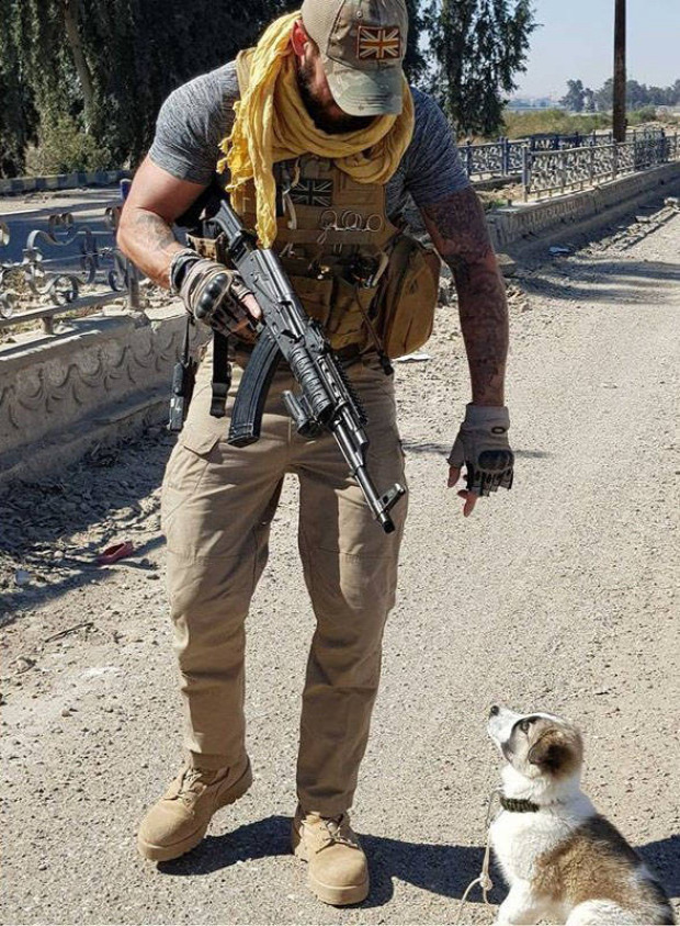 A világ érdekes katona kutya akció