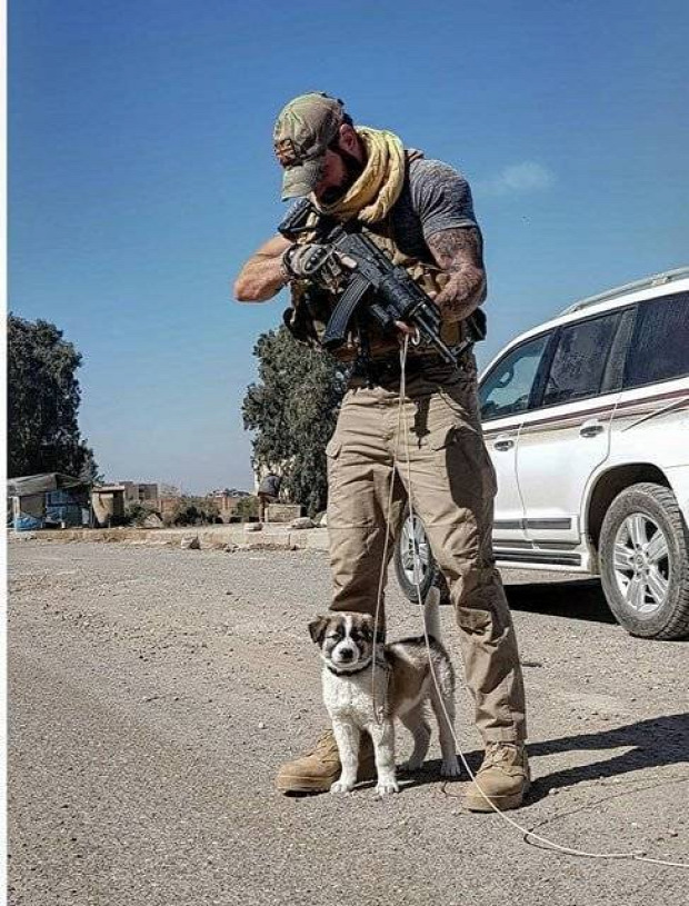A világ érdekes katona kutya akció