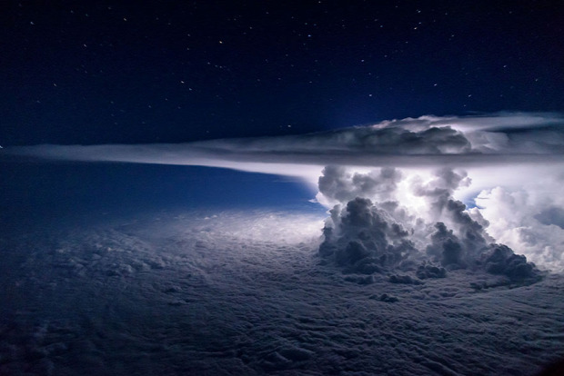 A világ érdekes vihar felhő pilóta repülőgép