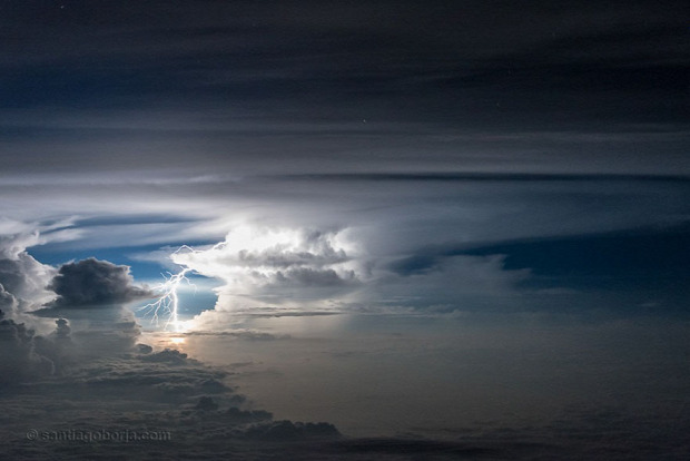 A világ érdekes vihar felhő pilóta repülőgép