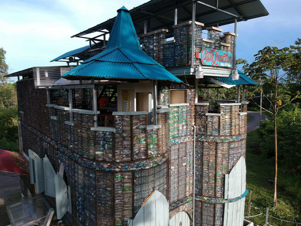 A világ érdekes falu ház PET palack építés