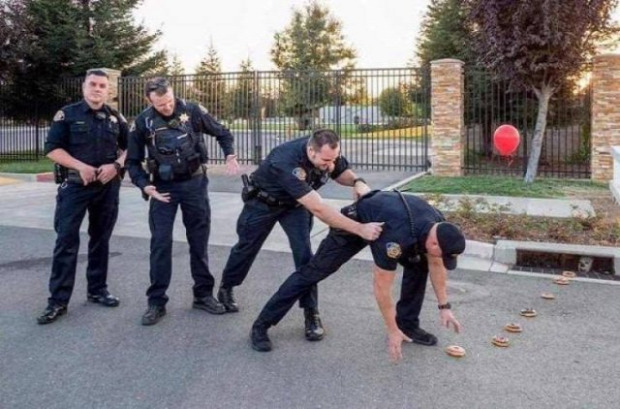 A világ érdekes rendőr rendőrség humor vicces emberiesség